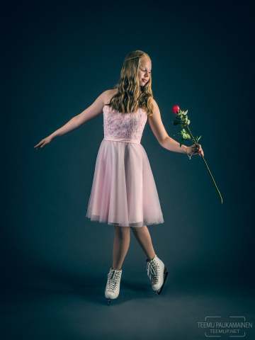 Laura - EM536645 (edit)