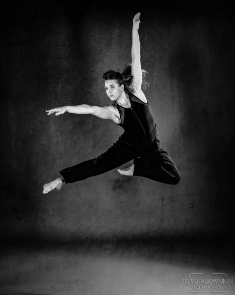 Tuulia - EM552640-b&w