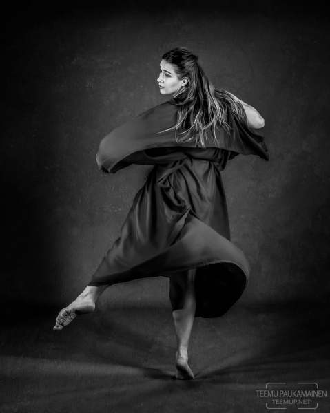 Tuulia - EM552648-b&w