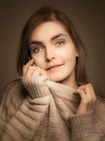 Laura Savolainen - A7C13717-sepia